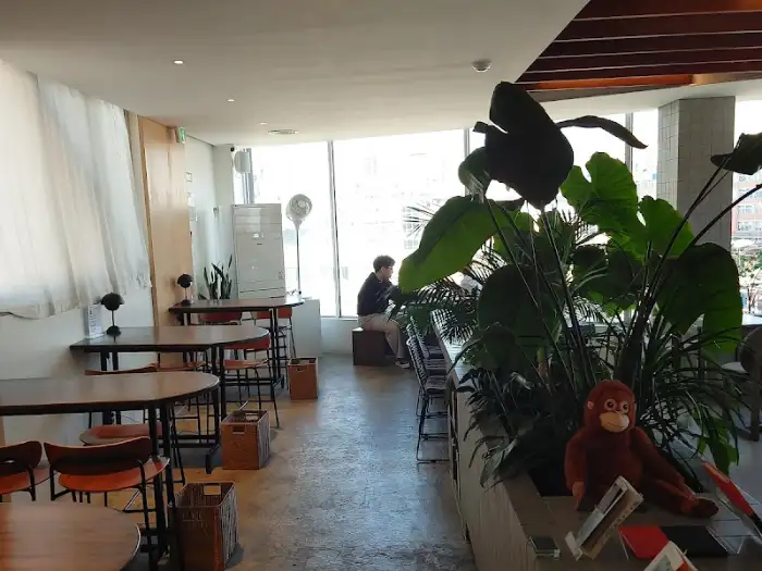 서울대입구 브런치 카페 사담 창가 좌석