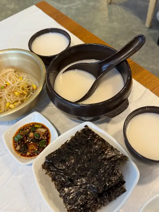 미역국, 김, 콩나물 무침