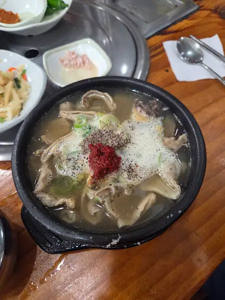 푸짐한 자라봉 국밥 클로즈업