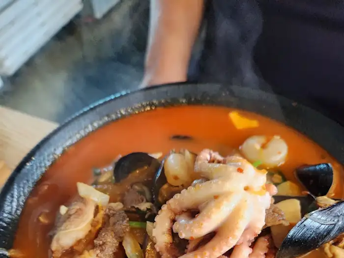 푸짐한 해산물이 들어간 짬뽕