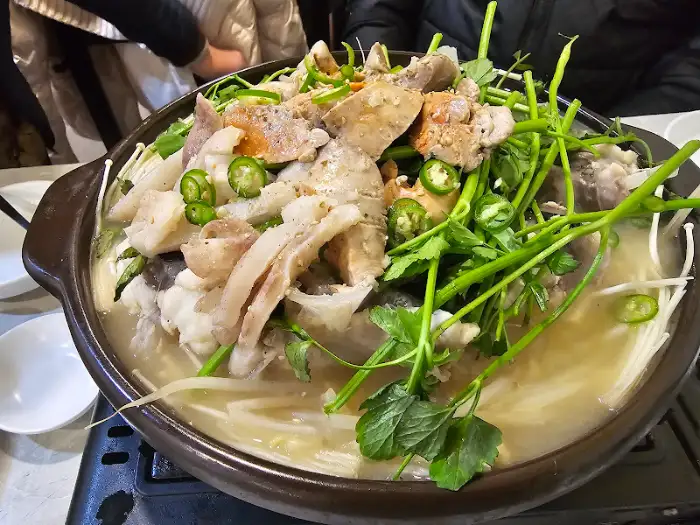 아귀수육 냄비 전체 모습