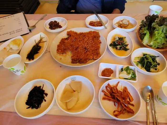 정갈한 밑반찬 상차림