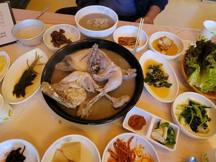 푸짐한 닭백숙 메인