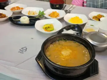 삼척, 그 깊은 풍미의 향연: 특별한 식사가 선사한 감동의 여운