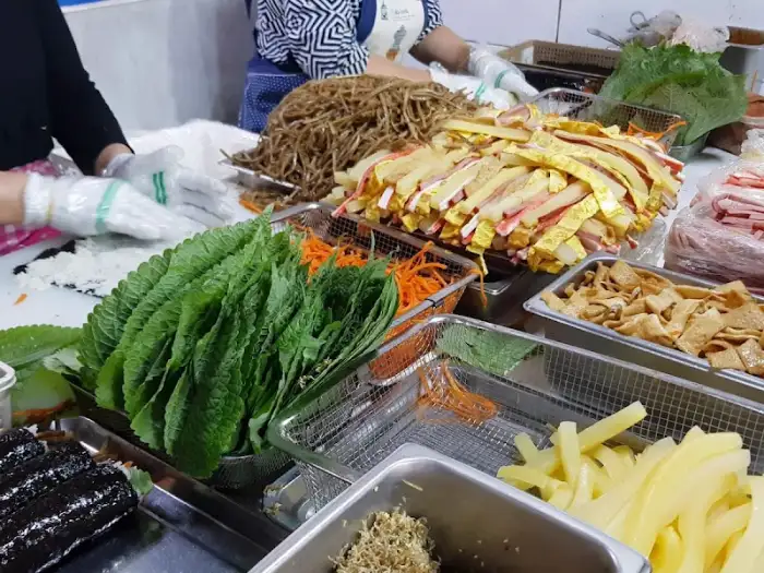 김밥 재료 준비대