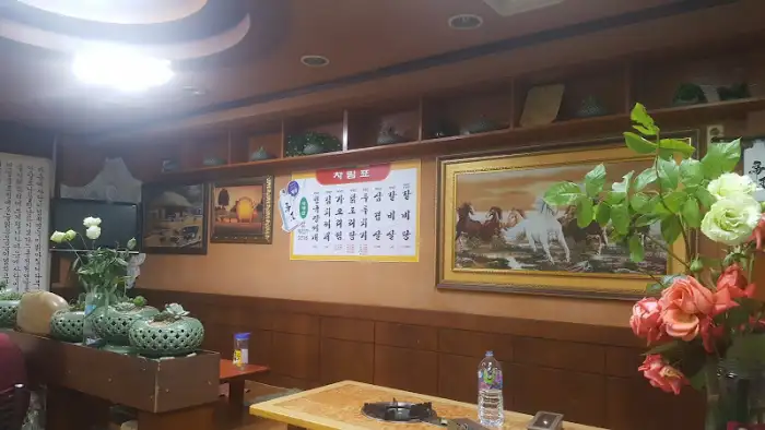 가게 내부의 아늑한 분위기