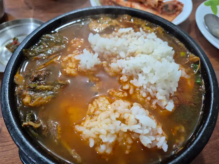 밥을 말은 국밥