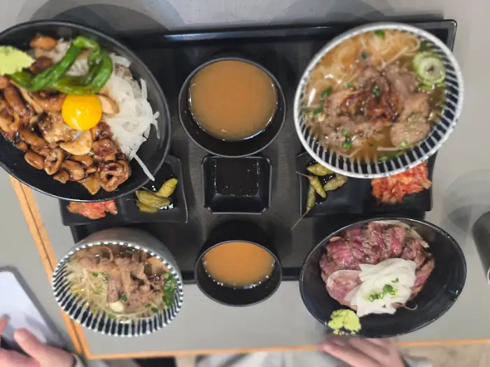 홍대개미 용산아이파크몰점 다양한 덮밥 메뉴