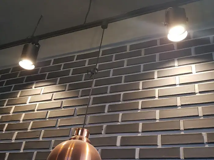 벽 조명과 펜던트 조명