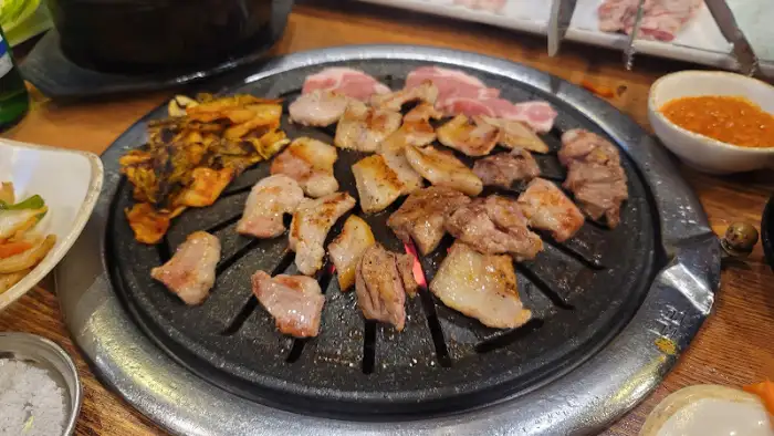 대전 장대동 꾸이꾸이 숯불 위 고기
