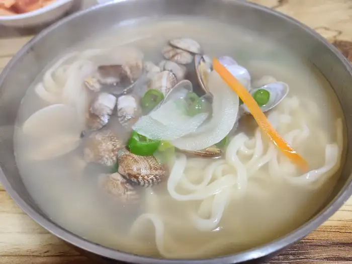 바지락 칼국수 클로즈업