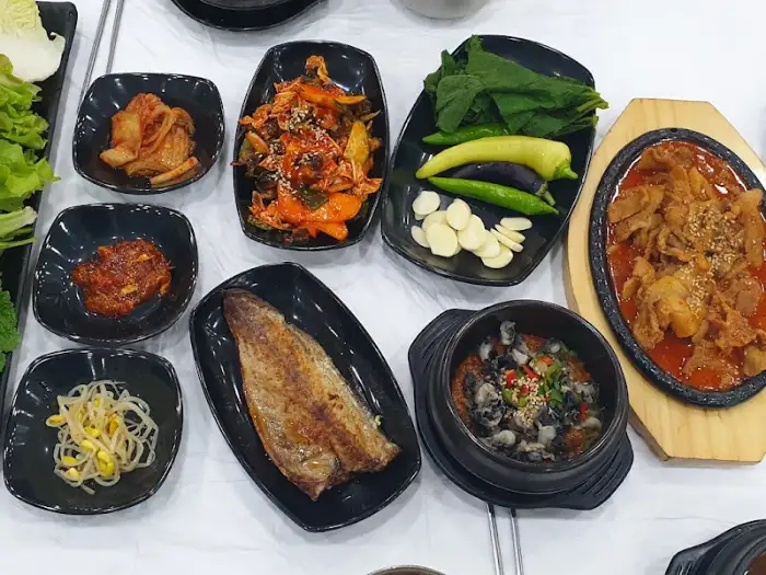 군산 금강우렁쌈밥 푸짐한 한상차림