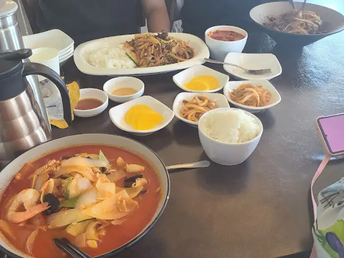 진해 반점 식사 테이블 세팅