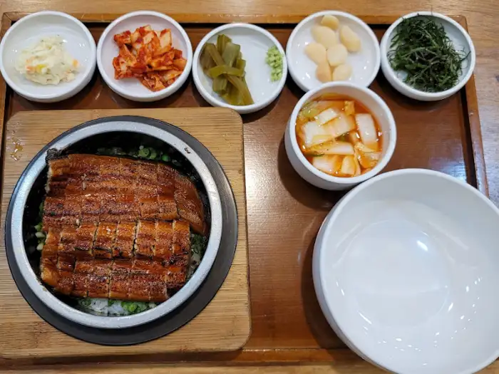 장어솥밥 한상차림