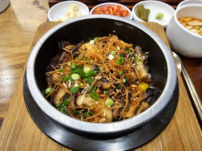 버섯솥밥 근접샷