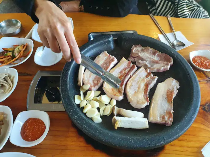 김치전골 속 돼지고기