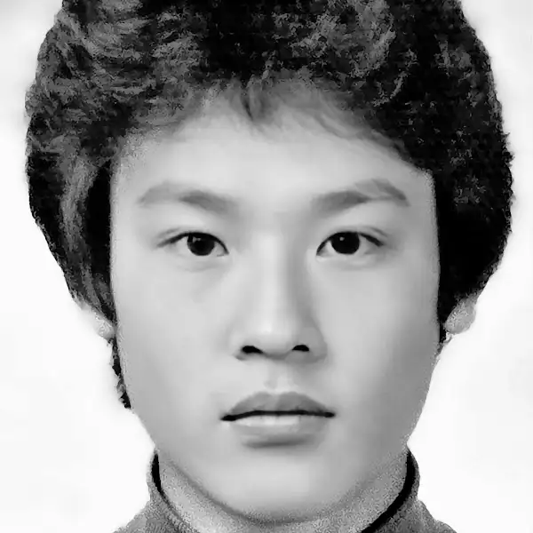 이름 모를 인물의 흑백 사진