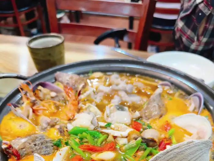 해물탕 속 다양한 해산물