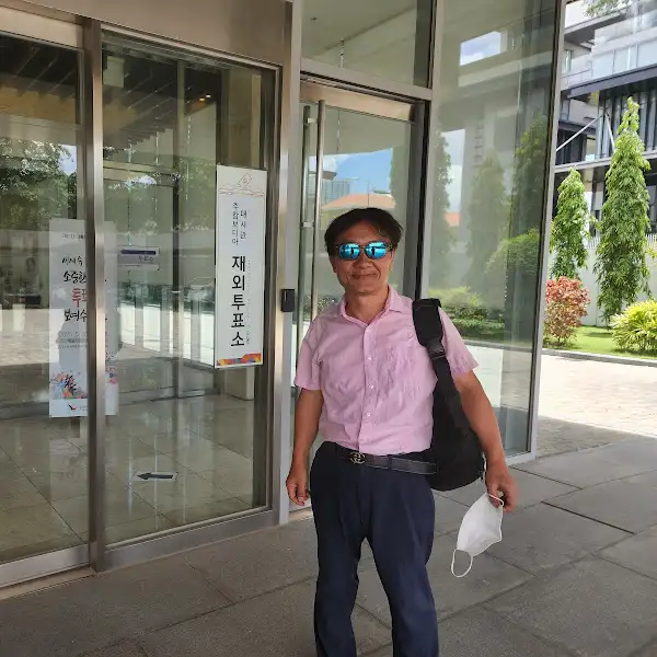 식사를 준비하는 모습