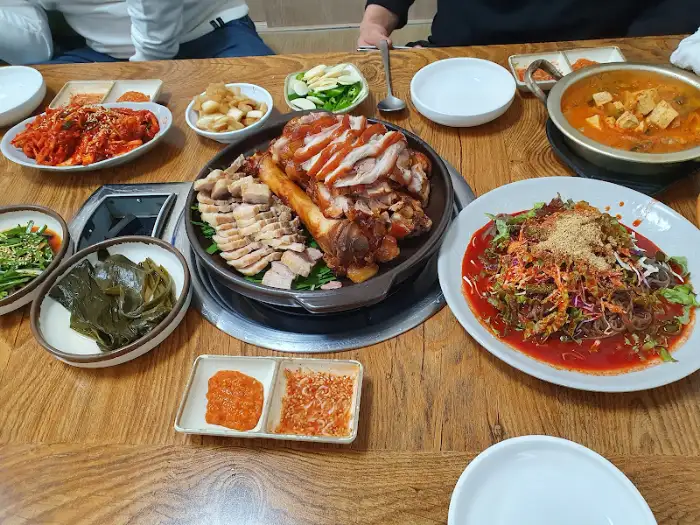 테이블 세팅 모습