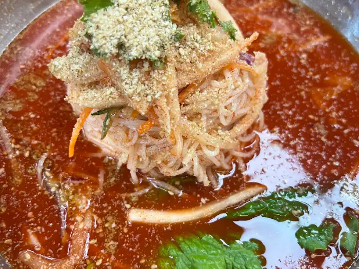 푸짐한 김치말이국수