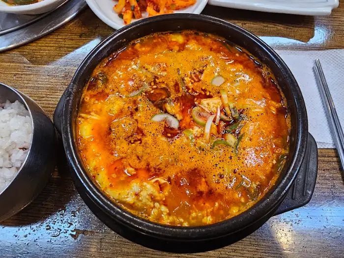 얼큰 손두부 뚝배기