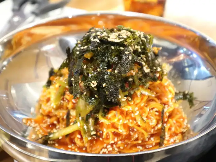 낭기뒷고기 수영점의 비빔국수