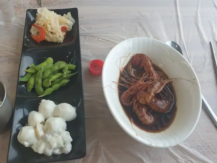정갈한 밑반찬과 간장새우 요리