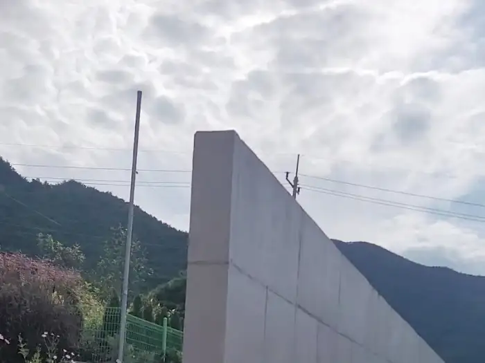 가벽과 산 풍경