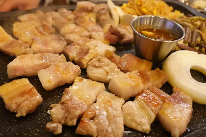 'OO식당'에서 맛본 삼겹살