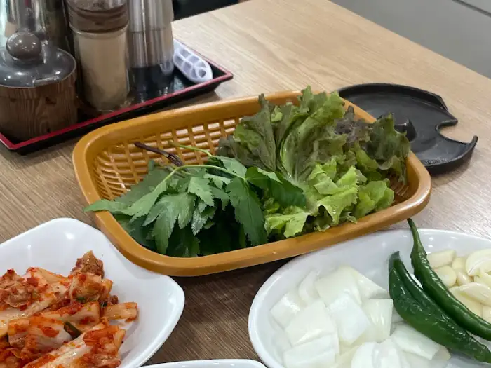 정갈하게 차려진 밑반찬 모습