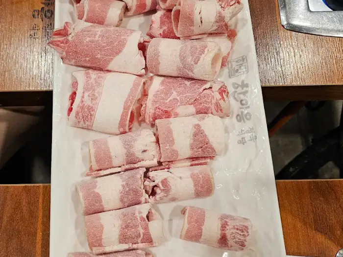돼지고기 모듬 롤