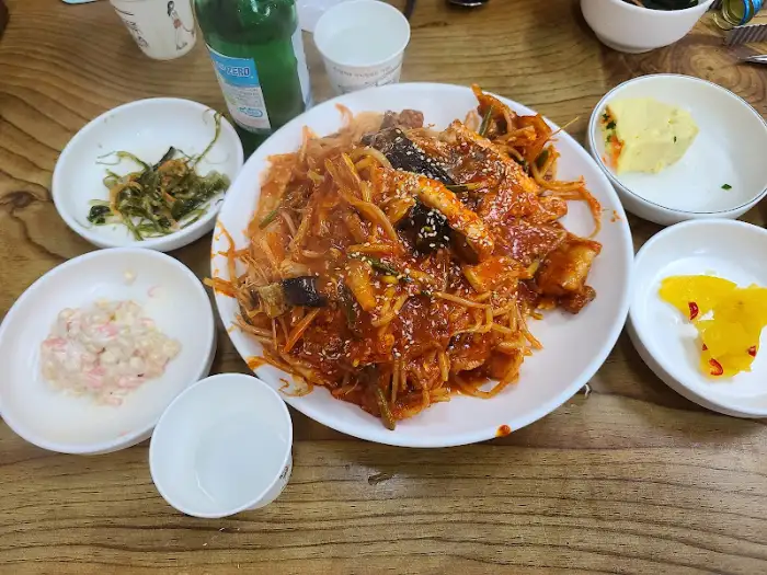 푸짐하게 차려진 아귀찜 한 상