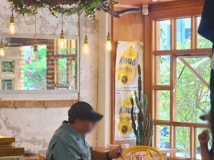 가게 내부의 감성적인 인테리어