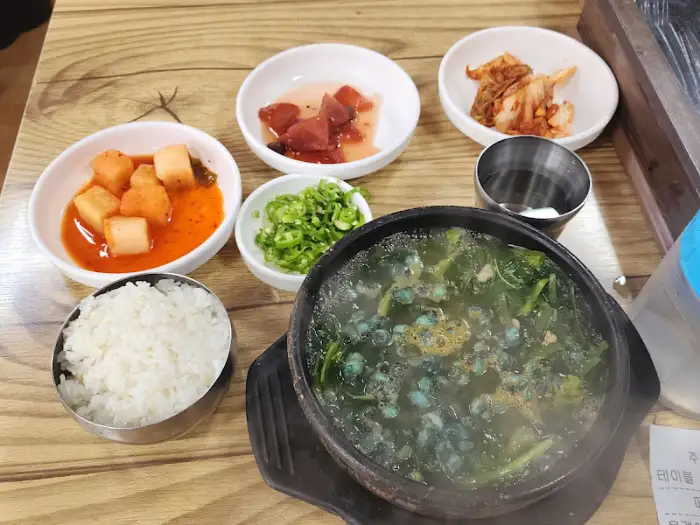 올갱이국밥 한 상 차림