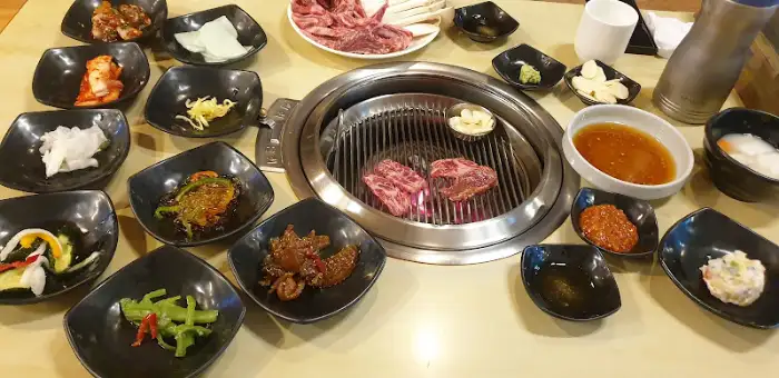 불판 위 고기 이미지