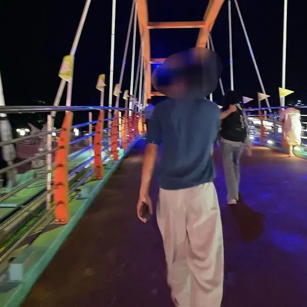 닭장이 끓고 있는 모습