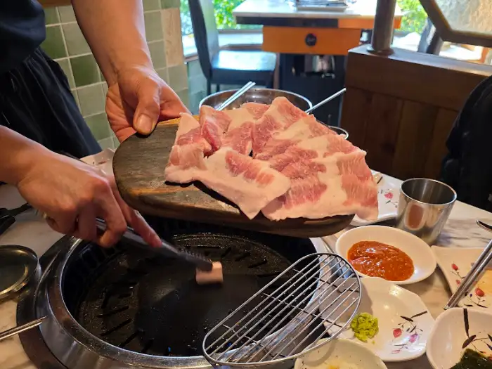 두툼한 삼겹살