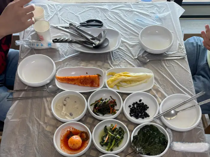 테이블에 놓인 반찬들