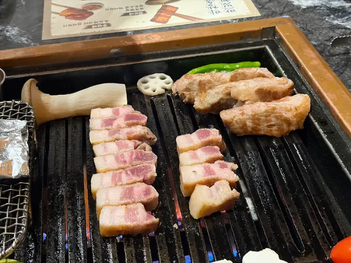 마장동김씨 명촌점 구워지는 고기