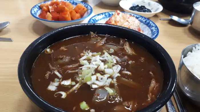먹음직스러운 염소탕 모습