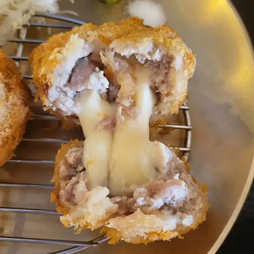 치즈 돈카츠 단면