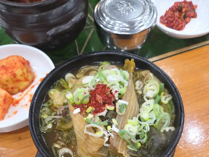 갈비해장국과 곁들임 찬