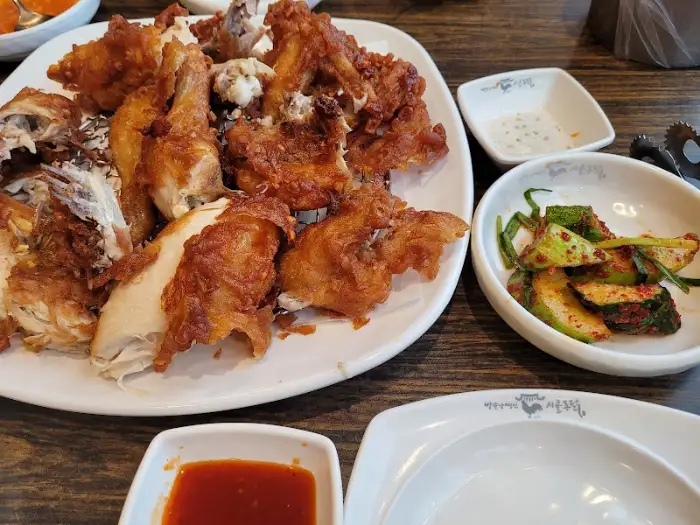 푸짐하게 담겨 나온 통닭