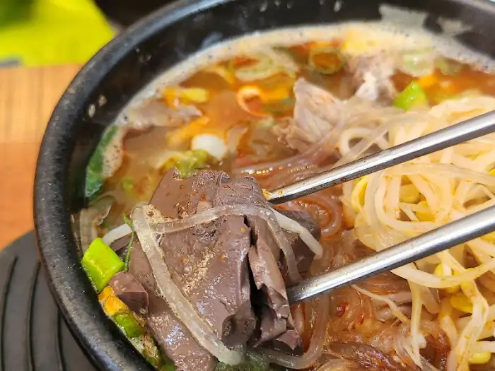 제주은희네해장국 홍대점 해장국 속 소고기와 당면