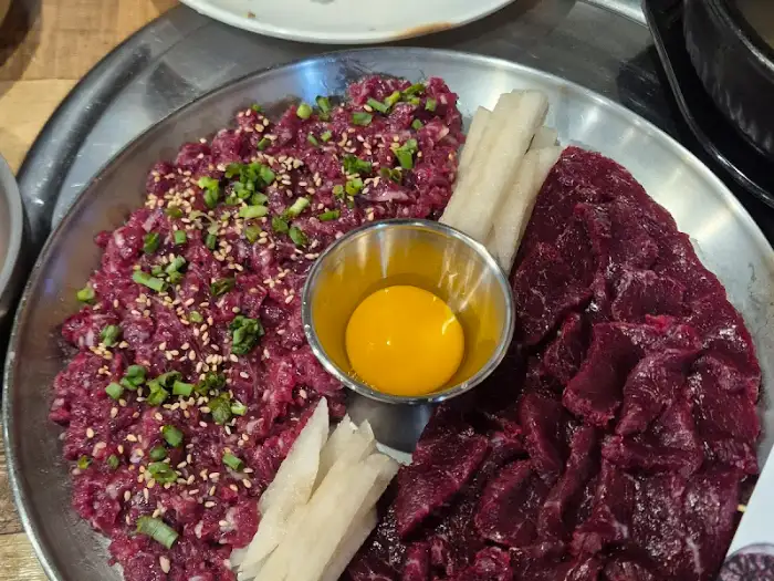 신선한 뭉티기 접시