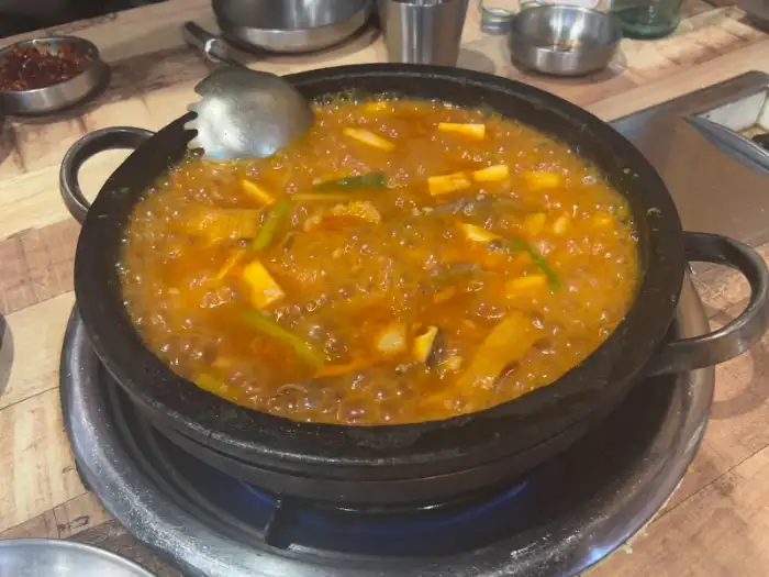 곱창 전골 끓고 있는 모습