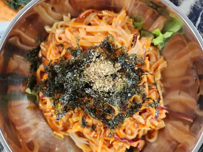 비빔칼국수