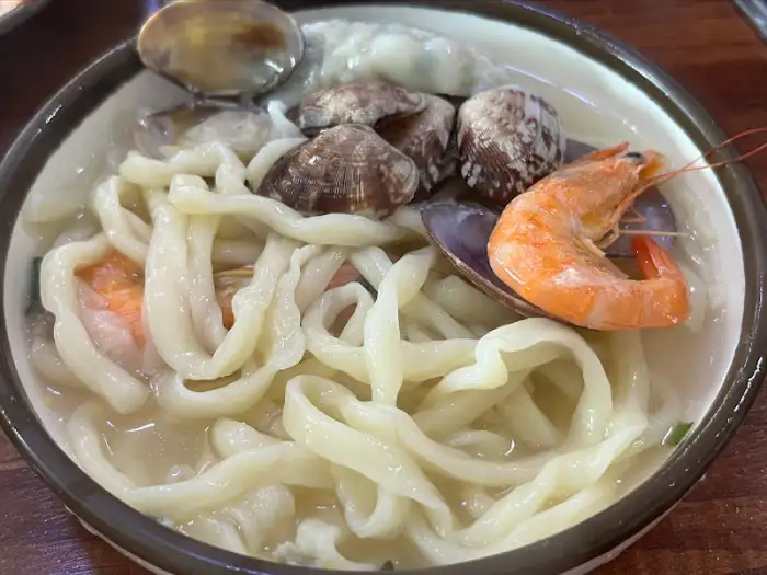 해물칼국수 안의 해물