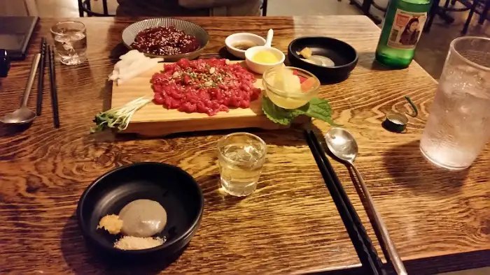 육사시미 한상차림